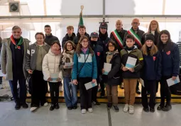 Gli alunni degli Istituti Comprensivi di Venasca–Costigliole Saluzzo e di Busca e il Consiglio dei ragazzi dei due paesi